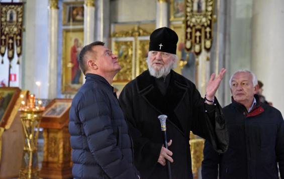 Курский губернатор оценил ход восстановления Знаменского собора и Воскресенской церкви