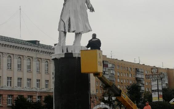 Александр Пушкин готовится ко Дню города