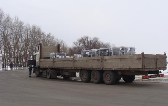 На северном въезде в Курск перевернулся грузовик