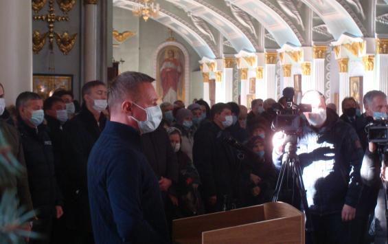 На панихиде в Знаменском соборе выступил курский губернатор