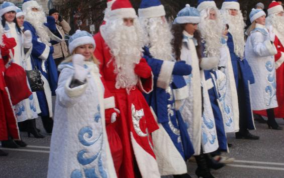 Парад Дедов Морозов в Курске заменил один Дедушка