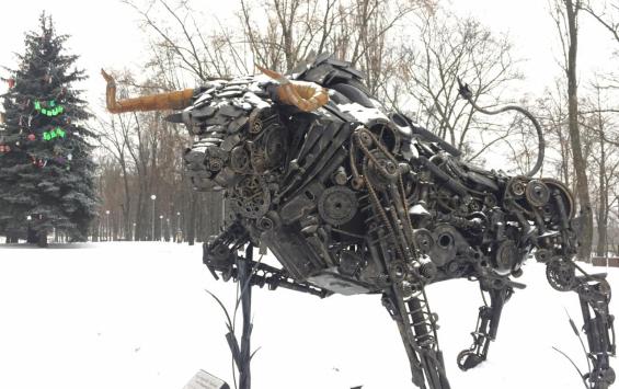 В Курске в парке КЗТЗ установили металлического быка