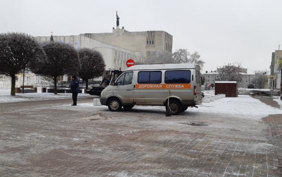 В Курске снег убирают 58 единиц техники