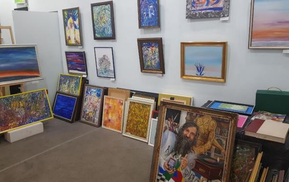 В «АЯ» открылась выставка «январских» картин