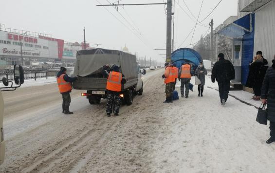 За ночь с дорог Курска убрали десятки тонн снега