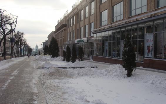 Улицу Ленина в Курске очистили от очередной партии рекламы