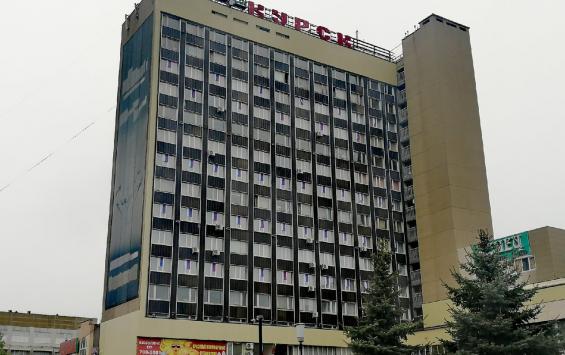 Баннер на торце гостиницы «Курск» должны убрать до конца месяца
