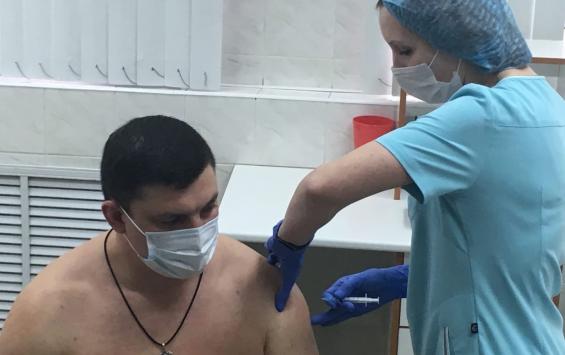 Заместитель губернатора Курской области Юрий Князев сделал прививку от коронавируса