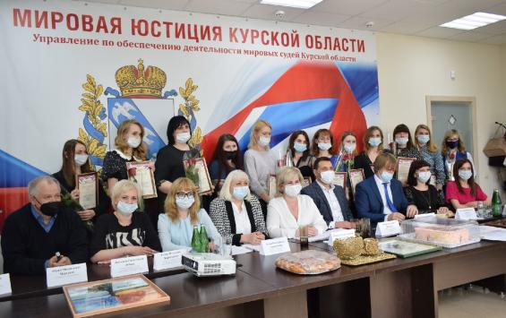 Выявлены лучшие работники аппарата мировых судей Курской области