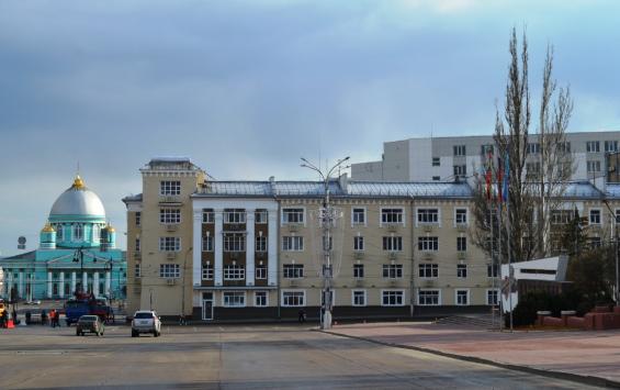 В Курске на Красной площади демонтировали рекламный щит