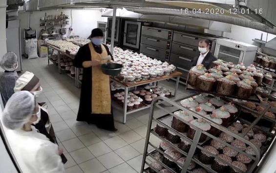 Курская сеть пекарен «Добропек» доставляет на дом освященные пасхальные куличи