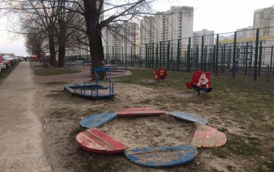 В Курской области отремонтируют детские площадки