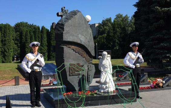 В областном центре почтили память погибших моряков-подводников