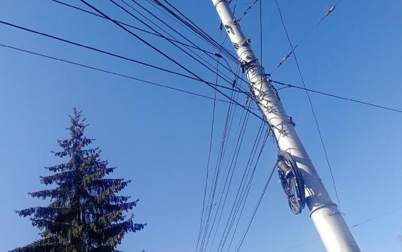 В Курске демонтируют незаконно размещенные кабели наружного освещения