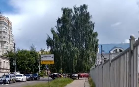 Возле курских больниц возводят парковки