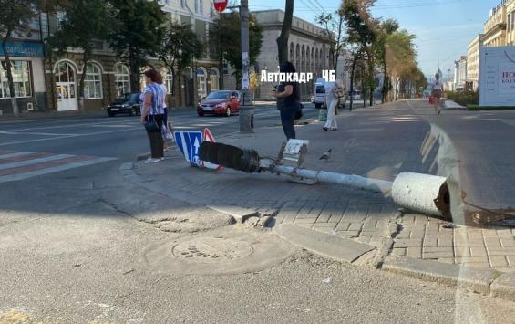 В Курске на Ленина упал светофор