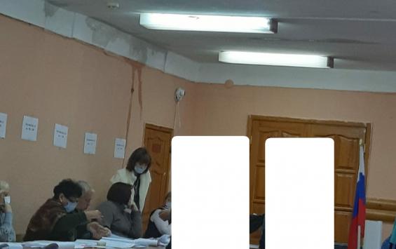 На школьном избирательном участке протек потолок