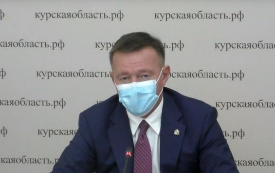 Главу Мантуровского района отчитали за низкие темпы вакцинации