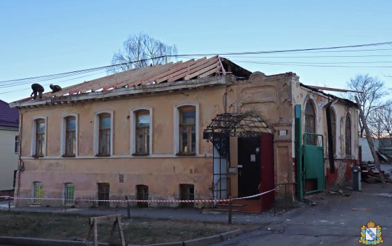 Крышу дома Малевича ремонтируют после урагана
