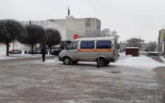 В Курске снег чистили 53 единицы техники