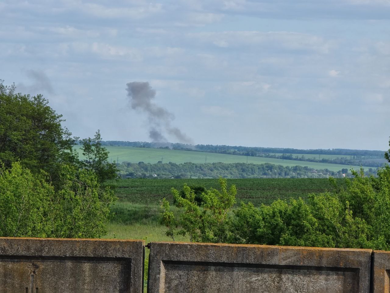 Дрон сбросил бомбу на дом в деревне Поповка Курской области