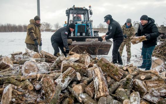В Курске заготовили около 100 кубометров дров для участников СВО