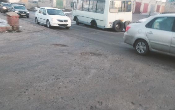В Курске пассажирский ПАЗ остался без колеса на Станционной улице