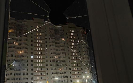 Житель Дериглазова разбил окно балкона колбасой