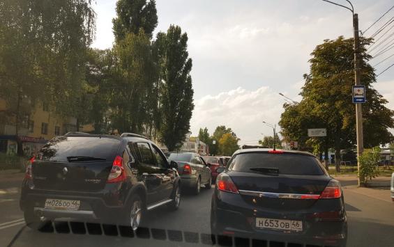 В Курске на Кировском мосту изменили дорожную разметку