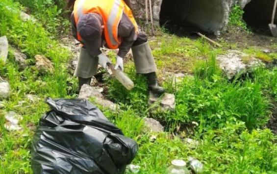В Курске стартовала очистка водоотводных каналов от мусора и грязи