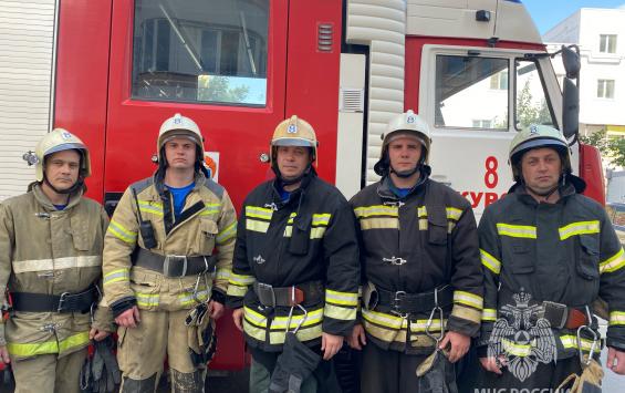 Губернатор наградит пожарных, которые спасли девушку на проспекте Победы