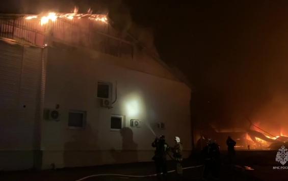 В Курском районе произошел пожар на территории предприятия «Бел-Поль»