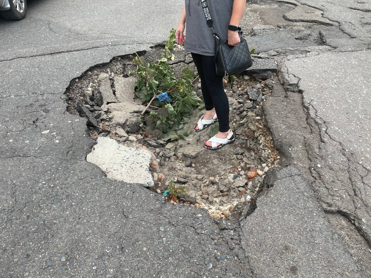 В Курске ливень смыл дорогу на улице Никитской | 04.08.2023 | Курск -  БезФормата