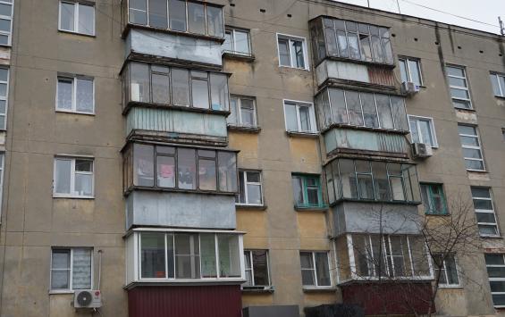 В Курске на улице Чехова из окна 4 этажа выпал 5-летний ребёнок