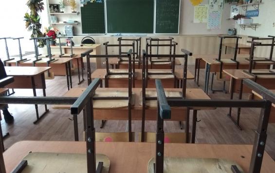 В Курской области обломки беспилотника упали на территорию школы