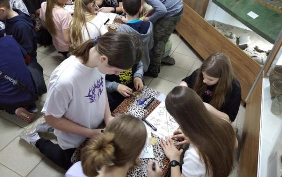 Школьники создают одежду в Курской области
