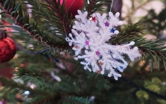 Администрация Курска начинает выдачу новогодних подарков