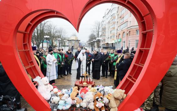 В центре Белгорода прошёл молебен в память о погибших при обстреле города