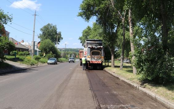 В Курске продолжаются работы по ремонту автомобильной дороги