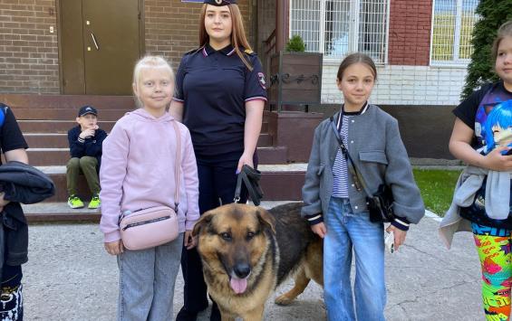 В Курской области школьники посетили экскурсию в полиции