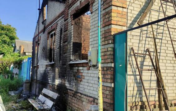 В Глушковском районе горел дом после обстрела