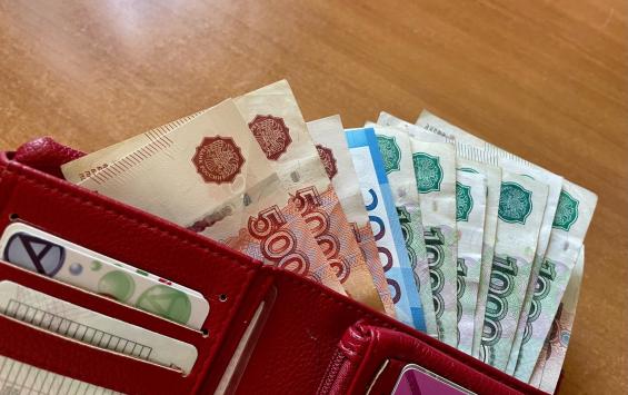 В Курске сотрудники полиции задержали пенсионерку за кражу портмоне