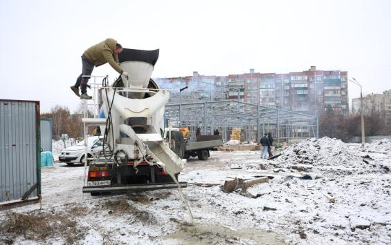 В Северо-Западном округе Курска продолжается строительство физкультурно-оздоровительного комплекса