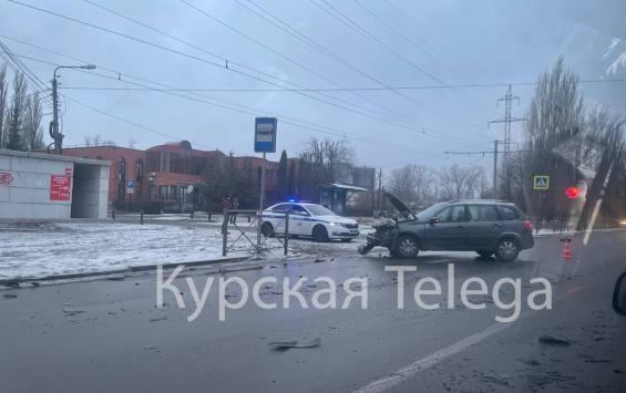 В Курске утром 24 января на ПЛК столкнулись две легковушки