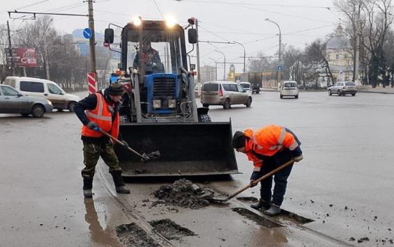 На дорогах Курска работают 74 человека и 51 единица техники