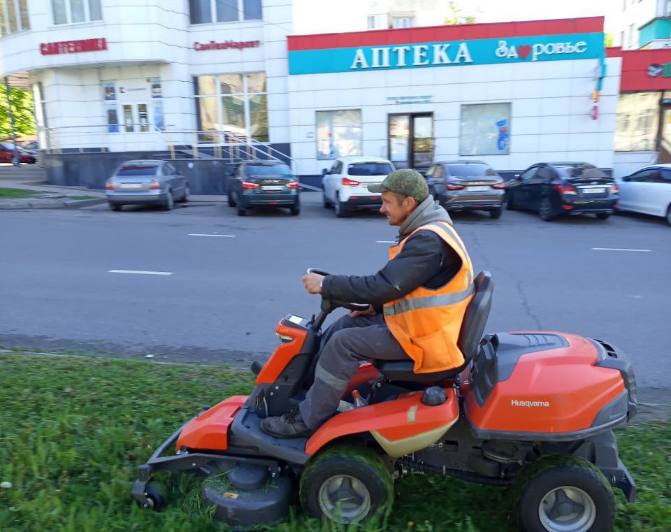 В Курске продолжается масштабная уборка городских улиц