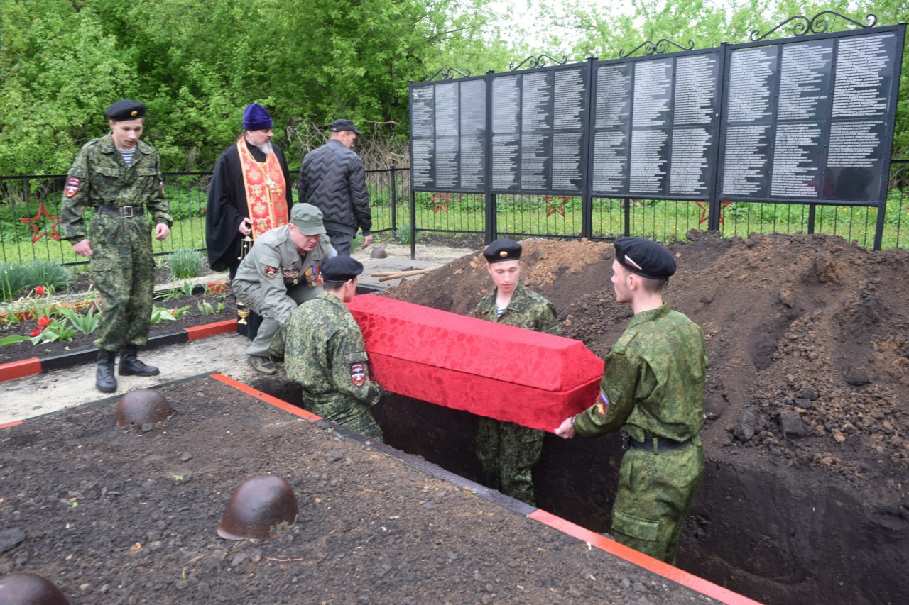 В Поныровском районе предали земле останки девяти бойцов Красной армии
