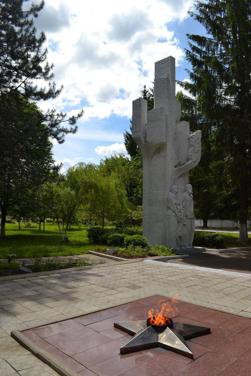 В Железногорске отметили 50-летие мемориала «Большой Дуб»