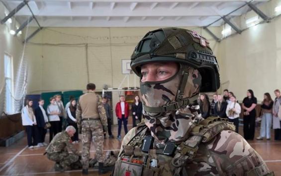 Военные медики провели для школьников Курской области урок по тактической медицине
