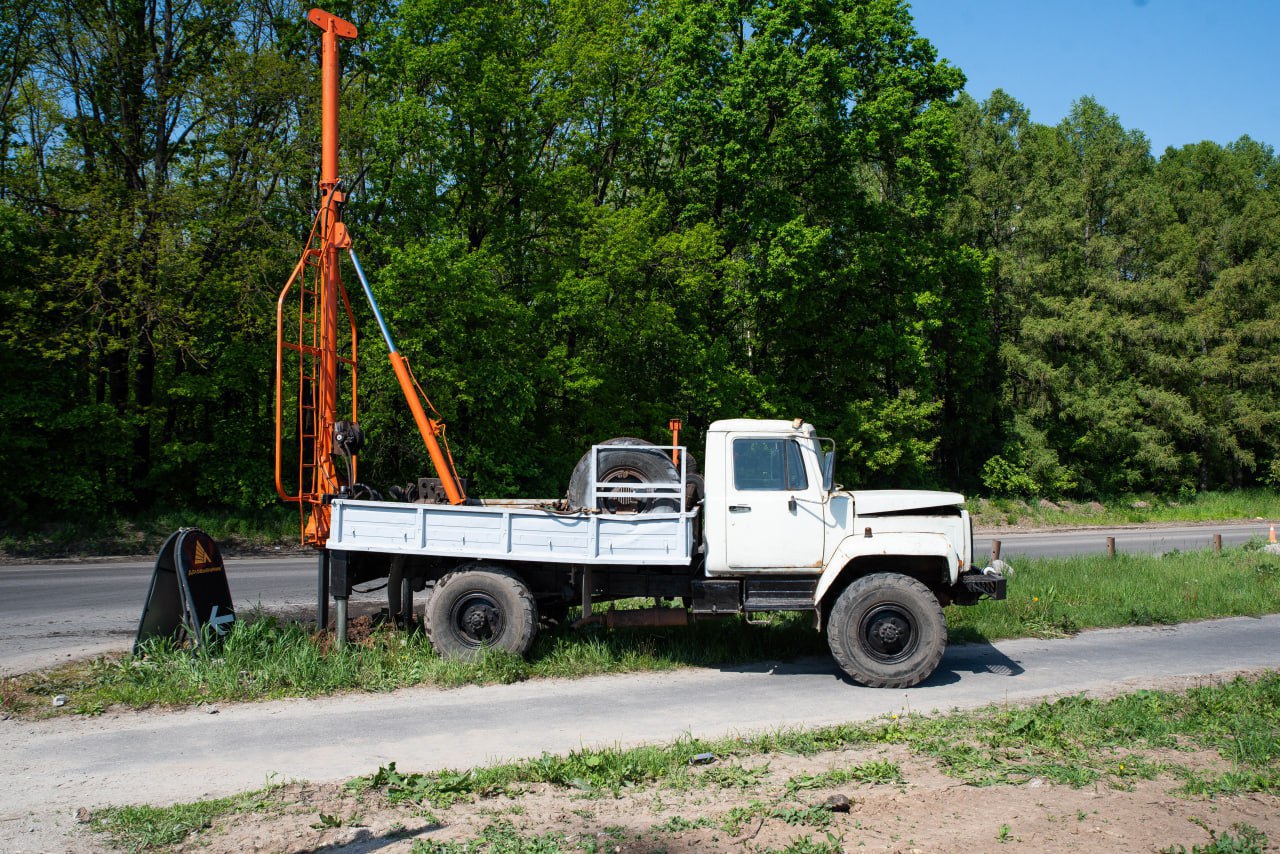В Курске на улице 50 лет Октября строят новую линию уличного освещения